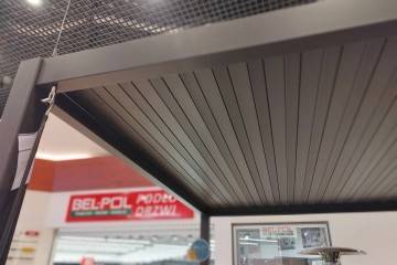 Hliníková pergola PERARA 300x300 antracit + 1 roleta 300 cm 1540 OUTLET