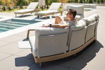 LOUNGE odkládací stolek